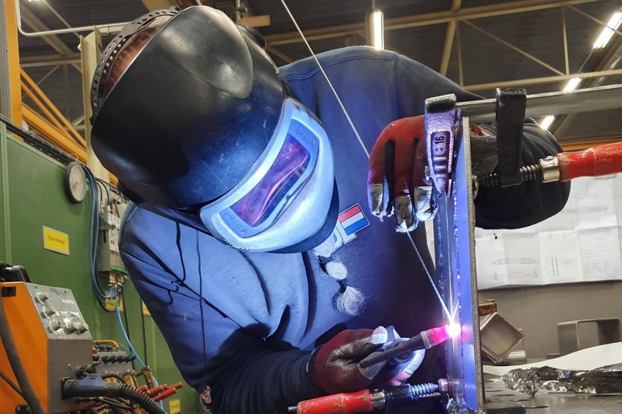 VDL Systems continues to invest in craftsmanship of welding experts